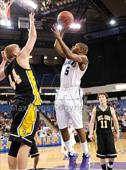 Thumbnail 1 in Del Oro vs. Sacramento (CIF SJS D3 Final) photogallery.