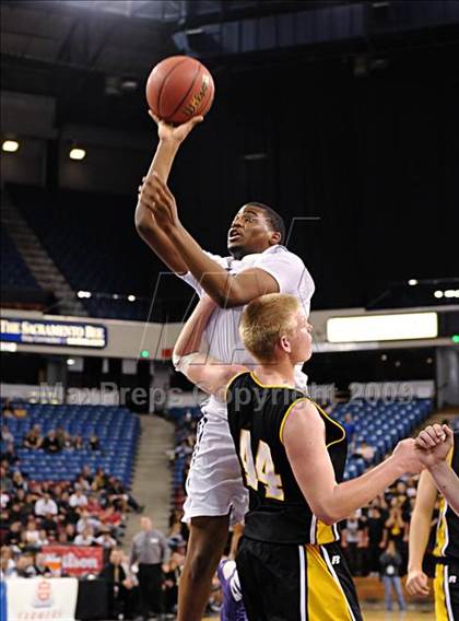 Thumbnail 2 in Del Oro vs. Sacramento (CIF SJS D3 Final) photogallery.