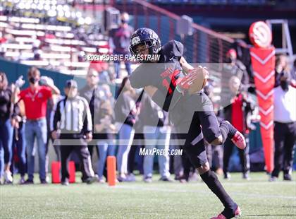 Thumbnail 2 in Southlake Carroll vs. Trinity (UIL 6A Division 1 Quarterfinals) photogallery.