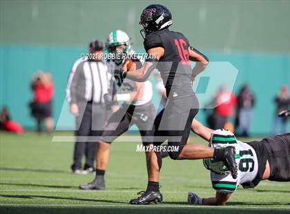 Thumbnail 3 in Southlake Carroll vs. Trinity (UIL 6A Division 1 Quarterfinals) photogallery.