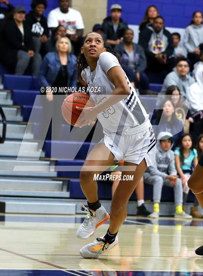 Thumbnail 1 in Sierra Canyon vs. Lynwood (CIF SS Open Playoffs) photogallery.