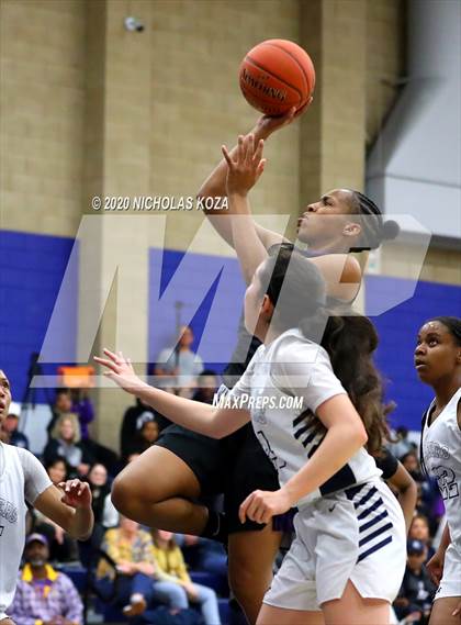 Thumbnail 3 in Sierra Canyon vs. Lynwood (CIF SS Open Playoffs) photogallery.