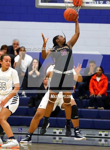 Thumbnail 3 in Sierra Canyon vs. Lynwood (CIF SS Open Playoffs) photogallery.