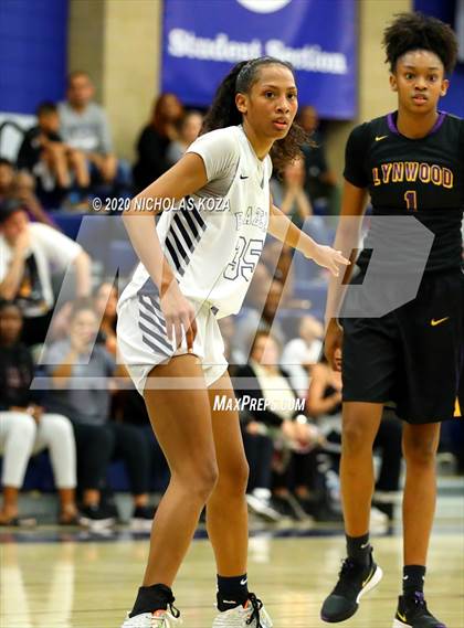 Thumbnail 1 in Sierra Canyon vs. Lynwood (CIF SS Open Playoffs) photogallery.