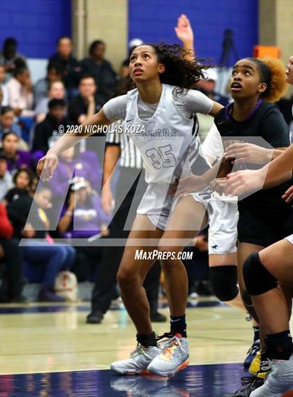 Thumbnail 3 in Sierra Canyon vs. Lynwood (CIF SS Open Playoffs) photogallery.