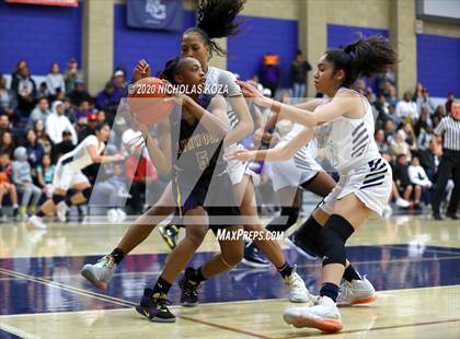 Thumbnail 1 in Sierra Canyon vs. Lynwood (CIF SS Open Playoffs) photogallery.