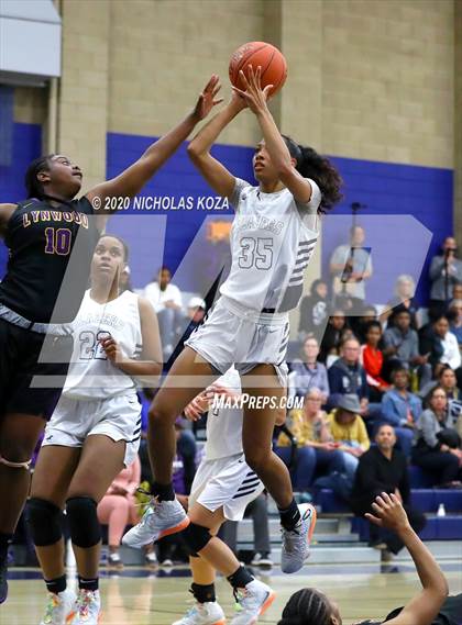 Thumbnail 2 in Sierra Canyon vs. Lynwood (CIF SS Open Playoffs) photogallery.
