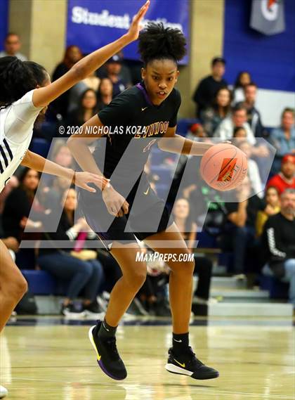 Thumbnail 2 in Sierra Canyon vs. Lynwood (CIF SS Open Playoffs) photogallery.