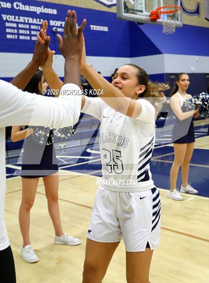 Thumbnail 3 in Sierra Canyon vs. Lynwood (CIF SS Open Playoffs) photogallery.