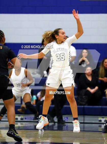Thumbnail 2 in Sierra Canyon vs. Lynwood (CIF SS Open Playoffs) photogallery.