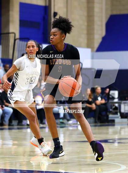 Thumbnail 2 in Sierra Canyon vs. Lynwood (CIF SS Open Playoffs) photogallery.