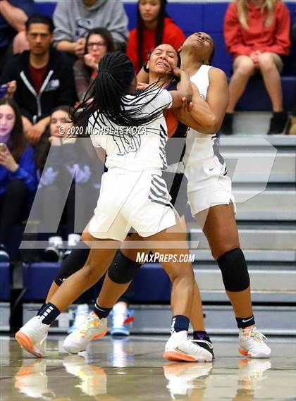 Thumbnail 1 in Sierra Canyon vs. Lynwood (CIF SS Open Playoffs) photogallery.
