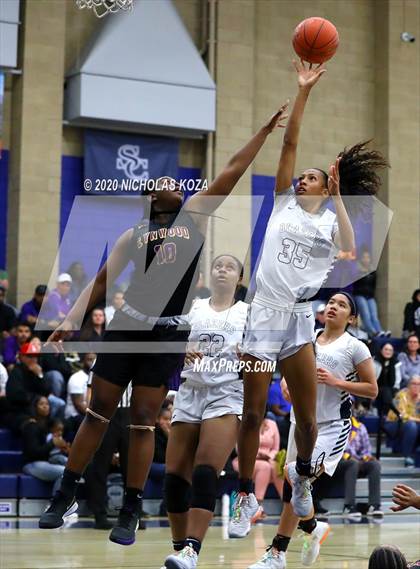 Thumbnail 3 in Sierra Canyon vs. Lynwood (CIF SS Open Playoffs) photogallery.