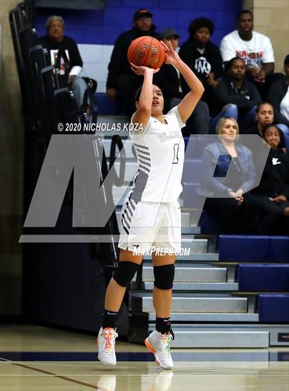Thumbnail 3 in Sierra Canyon vs. Lynwood (CIF SS Open Playoffs) photogallery.