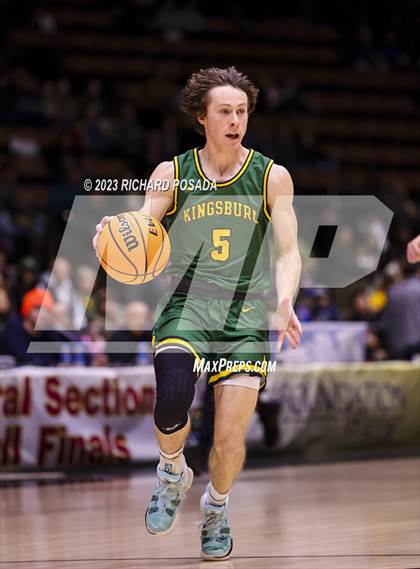 Thumbnail 3 in Kingsburg vs. Sierra (CIF CS DIII Championship) photogallery.