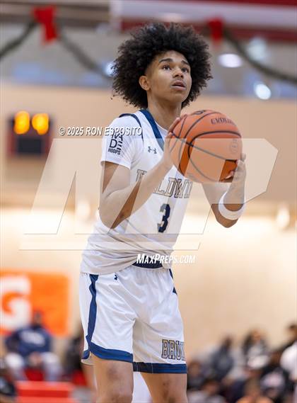 Thumbnail 3 in Baldwin vs William Floyd (Gary Charles Hoops Classic) photogallery.