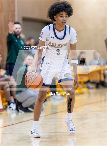 Thumbnail 2 in Baldwin vs William Floyd (Gary Charles Hoops Classic) photogallery.