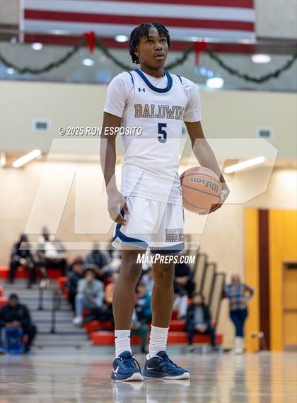 Thumbnail 2 in Baldwin vs William Floyd (Gary Charles Hoops Classic) photogallery.