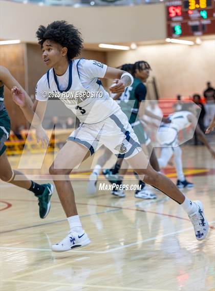 Thumbnail 3 in Baldwin vs William Floyd (Gary Charles Hoops Classic) photogallery.