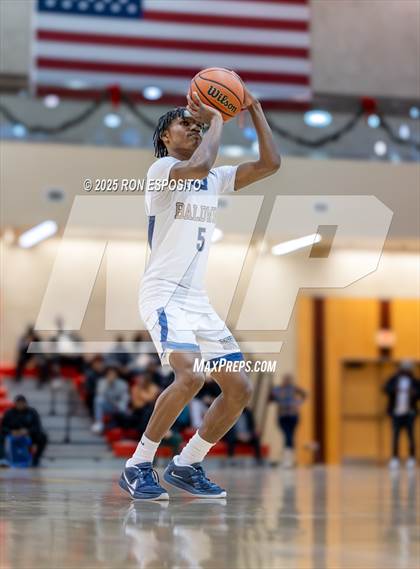 Thumbnail 3 in Baldwin vs William Floyd (Gary Charles Hoops Classic) photogallery.
