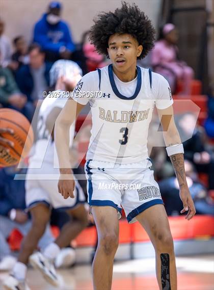 Thumbnail 3 in Baldwin vs William Floyd (Gary Charles Hoops Classic) photogallery.