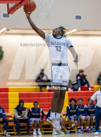 Thumbnail 2 in Baldwin vs William Floyd (Gary Charles Hoops Classic) photogallery.