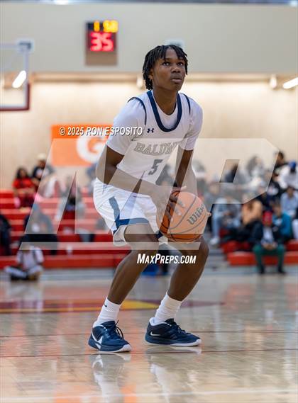 Thumbnail 3 in Baldwin vs William Floyd (Gary Charles Hoops Classic) photogallery.