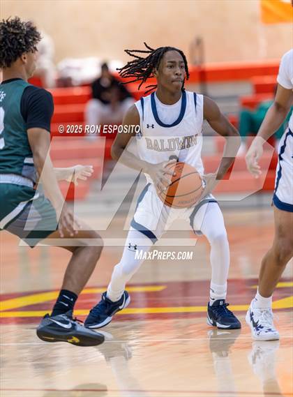 Thumbnail 3 in Baldwin vs William Floyd (Gary Charles Hoops Classic) photogallery.