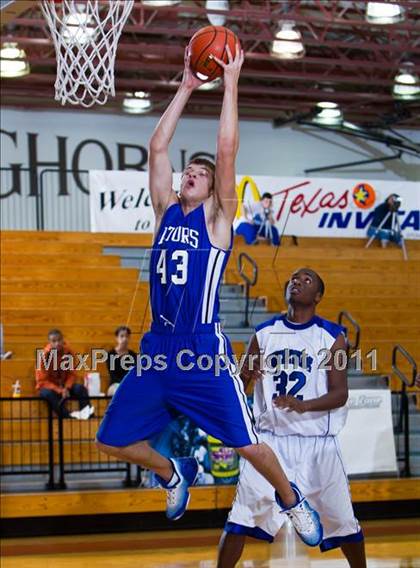 Thumbnail 1 in Dickinson vs Westside  (McDonald's Texas Invitational) photogallery.