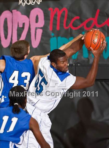 Thumbnail 2 in Dickinson vs Westside  (McDonald's Texas Invitational) photogallery.