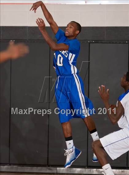 Thumbnail 2 in Dickinson vs Westside  (McDonald's Texas Invitational) photogallery.