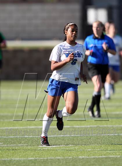 Thumbnail 2 in Plano West vs. Southlake Carroll (UIL 5A Final) photogallery.