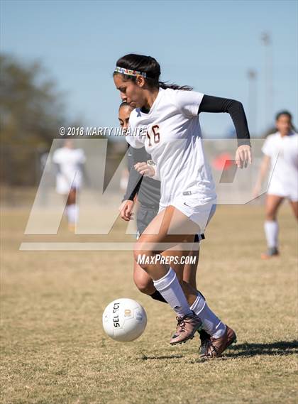 Thumbnail 3 in Los Fresnos vs Hanna (BISD Tournament) photogallery.