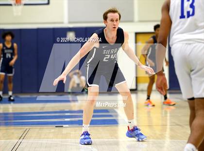 Thumbnail 2 in Sierra Canyon vs. Windward photogallery.