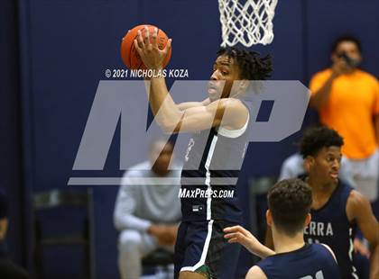 Thumbnail 3 in Sierra Canyon vs. Windward photogallery.