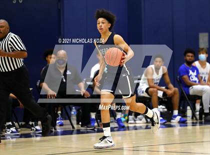 Thumbnail 2 in Sierra Canyon vs. Windward photogallery.