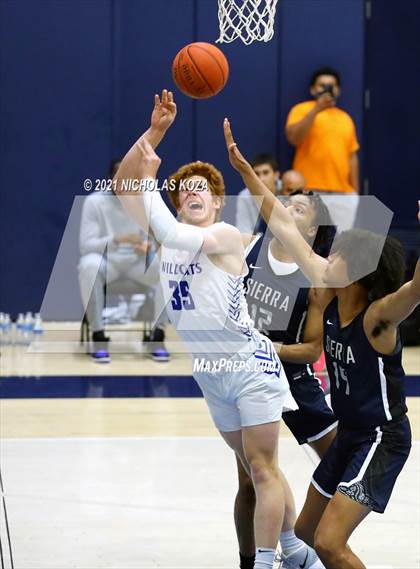Thumbnail 3 in Sierra Canyon vs. Windward photogallery.