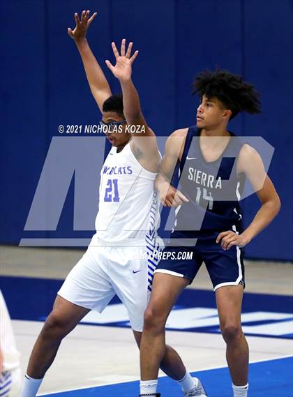 Thumbnail 3 in Sierra Canyon vs. Windward photogallery.
