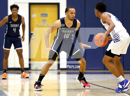 Thumbnail 2 in Sierra Canyon vs. Windward photogallery.