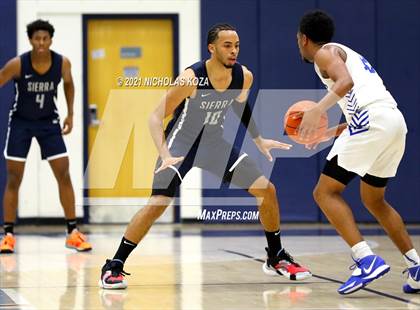 Thumbnail 3 in Sierra Canyon vs. Windward photogallery.