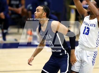 Thumbnail 2 in Sierra Canyon vs. Windward photogallery.