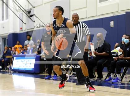Thumbnail 1 in Sierra Canyon vs. Windward photogallery.