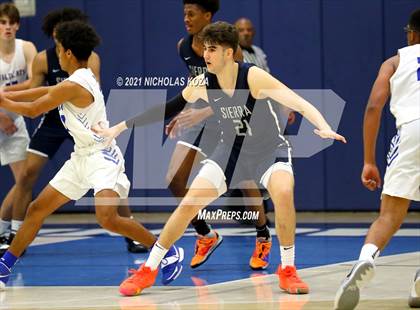 Thumbnail 3 in Sierra Canyon vs. Windward photogallery.