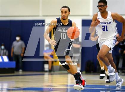 Thumbnail 3 in Sierra Canyon vs. Windward photogallery.