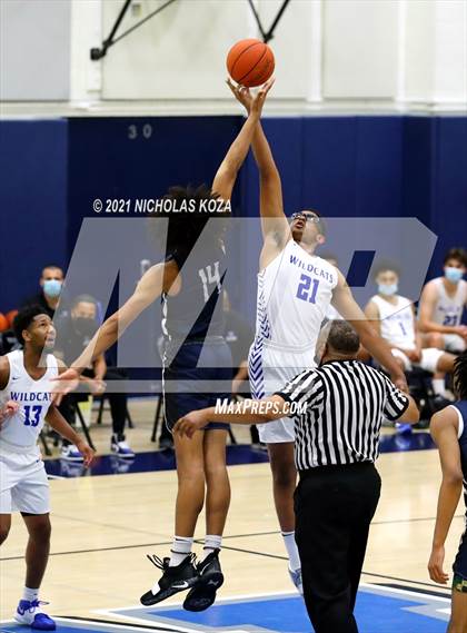 Thumbnail 1 in Sierra Canyon vs. Windward photogallery.