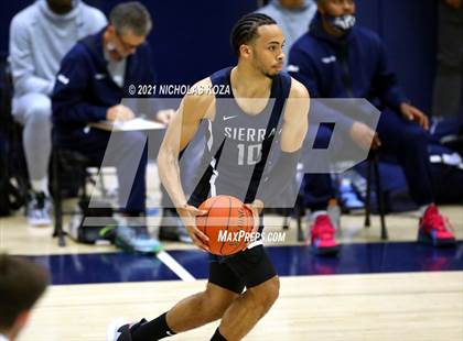 Thumbnail 2 in Sierra Canyon vs. Windward photogallery.