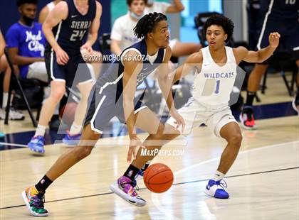 Thumbnail 3 in Sierra Canyon vs. Windward photogallery.