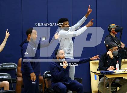 Thumbnail 1 in Sierra Canyon vs. Windward photogallery.