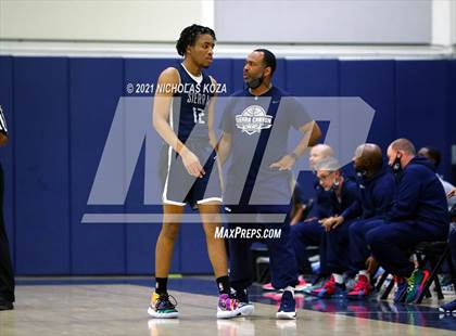 Thumbnail 1 in Sierra Canyon vs. Windward photogallery.