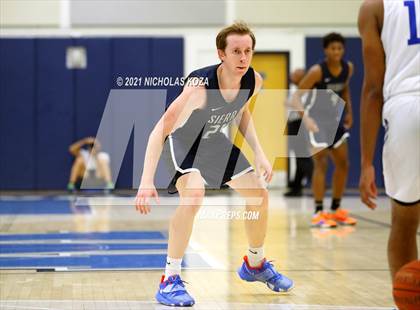 Thumbnail 2 in Sierra Canyon vs. Windward photogallery.